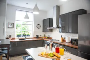 Sleeps 30 £100 pppn Extra guests pro-rata - Image 3