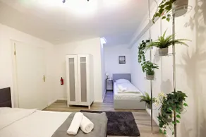 100 m² apartment for 12 people – Schanze & Kiez - Image 4