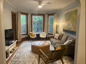 Beautiful, sunny 2nd floor 3BR/1BA w free parking - Image 2