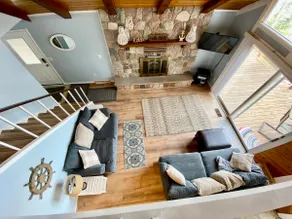 Lakefront Escape: Cozy 4-Bedroom Retreat - Image 4