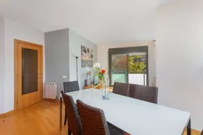 New & Sunny Apartment - Image 3