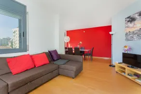 New & Sunny Apartment - Image 2