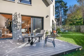 Modern Beach Home – 200m to Sand, 5BR - Image 3