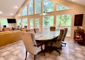Cabin Overlooking The Lewis River - Image 5