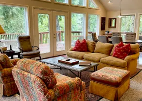 Cabin Overlooking The Lewis River - Image 4