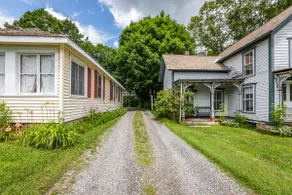 Tucked Away, cozy space and an easy walk to town - Image 2