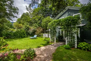 Tucked Away, cozy space and an easy walk to town - Image 3