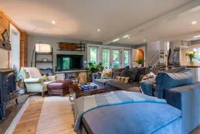 Tucked Away, cozy space and an easy walk to town - Image 5