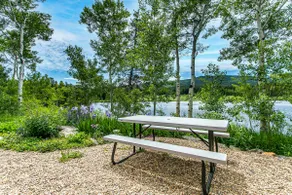 The Snowline Lakehouse - Image 5