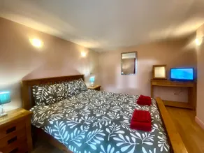 Castle View. Hi-spec sleeps 6+. Free parking Wi-Fi - Image 3