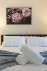 Resort Style Oasis, 2 Bedroom, 2 Bath, sleeps 6 - Image 3