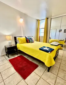 Walkup 3 bedroom penthouse, A/C, WiFi, sleeps 6 - Image 4