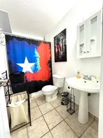 Walkup 3 bedroom penthouse, A/C, WiFi, sleeps 6 - Image 5
