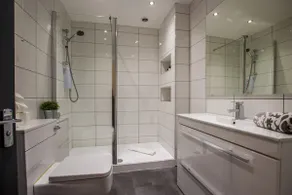 Recently renovated,Free Parking, Central Location! - Image 2