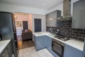 Recently renovated,Free Parking, Central Location! - Image 4