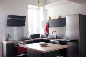 Large, bright apartment with terrace in a prime location - Image 3