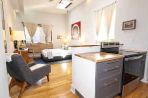 Studio Deluxe - Image 2