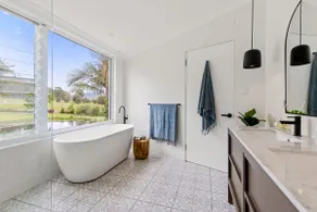 Wobbly Boot Estate - Lrg luxury 5bd home with pool - Image 5