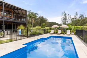 Wobbly Boot Estate - Lrg luxury 5bd home with pool - Image 2