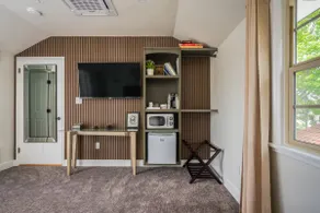 Chestnut Suite 101 with pool & hot tub - Image 4