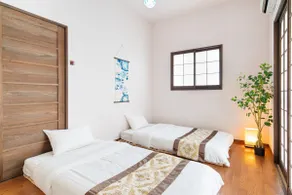 Spacious 4-BR, Free Car, Near Airport, Sleeps 10! - Image 5