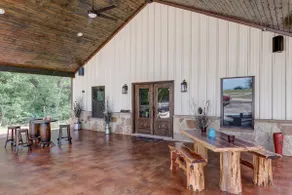 Beautiful custom barndominium perfect for Aggie game day, events and getaways! - Image 3