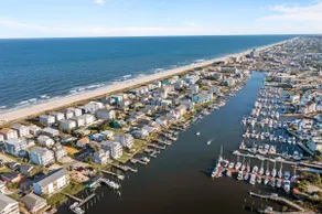 Canal View Porch • 1-Min Walk to Beach • Parking - Image 4