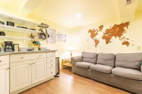 Basement Suite in Central Craftsman House - Image 4