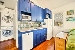 King Bed*1 BR*Super Clean*Walkable Neighborhood - Image 4