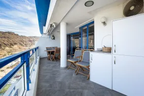 Stunning Ocean Views at top-floor Stylish Apt - Image 3