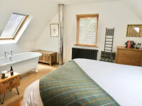 Romantic Rolltop bath & cosy woodburning-stove - Baltinna West Lodge, Newtonmore. - Image 3