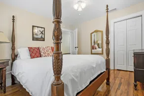 Super4 bedrooms, walk everywhere, free parking. - Image 4