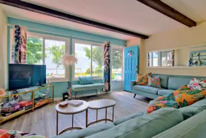 ★Sunrise Beach House★ Epic Sun, Sand & Sea getaway - Image 3