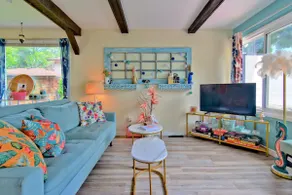 ★Sunrise Beach House★ Epic Sun, Sand & Sea getaway - Image 2