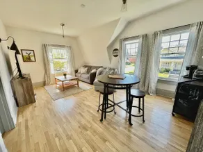 The Rainier - King Bed Suite - Historic N. Tacoma - Image 2