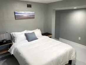 Newly Updated | 2 BR 1 BA | Sam Hughes | U of A - Image 4