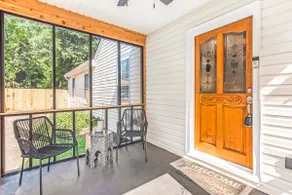 Old Oak Tree in EAV - stylish 3/2, walk to town! - Image 5
