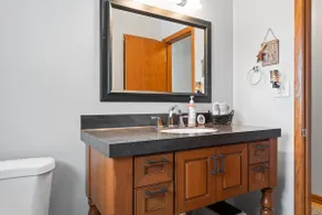 Stylish Home, Ideally Located, w/Carpenter Kitchen - Image 4