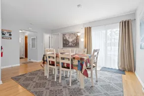 Stylish Home, Ideally Located, w/Carpenter Kitchen - Image 5