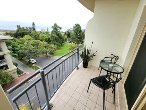 Huge Four Bedrooms/Two Baths City with Free Car Park - Image 4