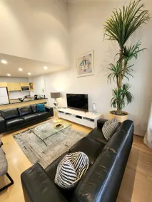 Huge Four Bedrooms/Two Baths City with Free Car Park - Image 5