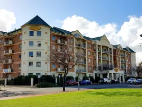 Huge Four Bedrooms/Two Baths City with Free Car Park - Image 3