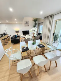Huge Four Bedrooms/Two Baths City with Free Car Park - Image 2