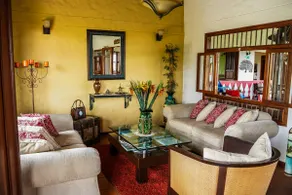 Spectacular Estate includes cook and waitress - Image 5
