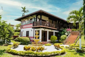 Spectacular Estate includes cook and waitress - Image 2