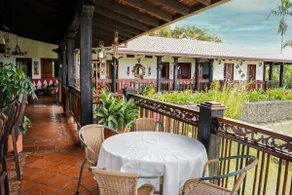 Spectacular Estate includes cook and waitress - Image 3