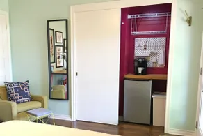 Serene Mid-Century Refuge in North Dallas - Image 4