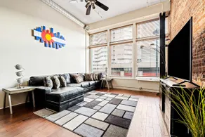 Unbeatable Location - Spacious 1 Br 1.5 Ba Loft - Image 2