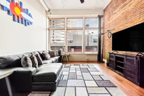Unbeatable Location - Spacious 1 Br 1.5 Ba Loft - Image 3