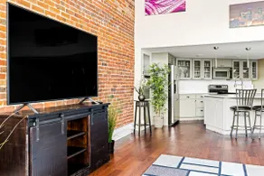 Unbeatable Location - Spacious 1 Br 1.5 Ba Loft - Image 5